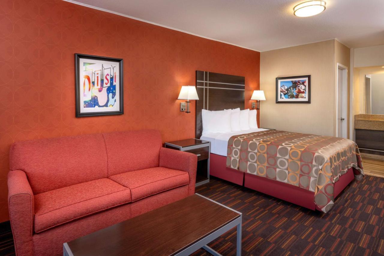 Best Western Plus Raffles Inn & Suites Anaheim Exterior foto