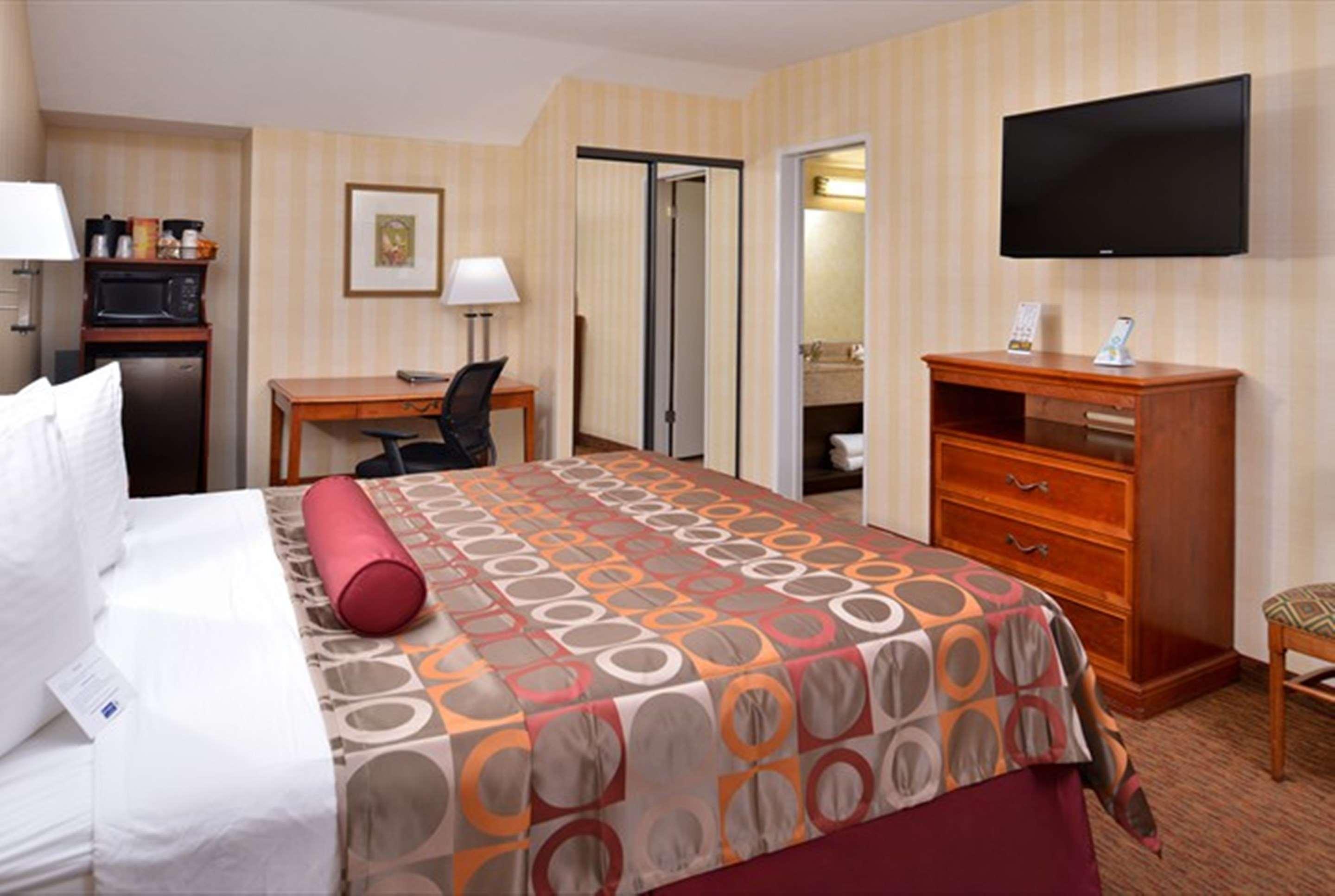 Best Western Plus Raffles Inn & Suites Anaheim Exterior foto
