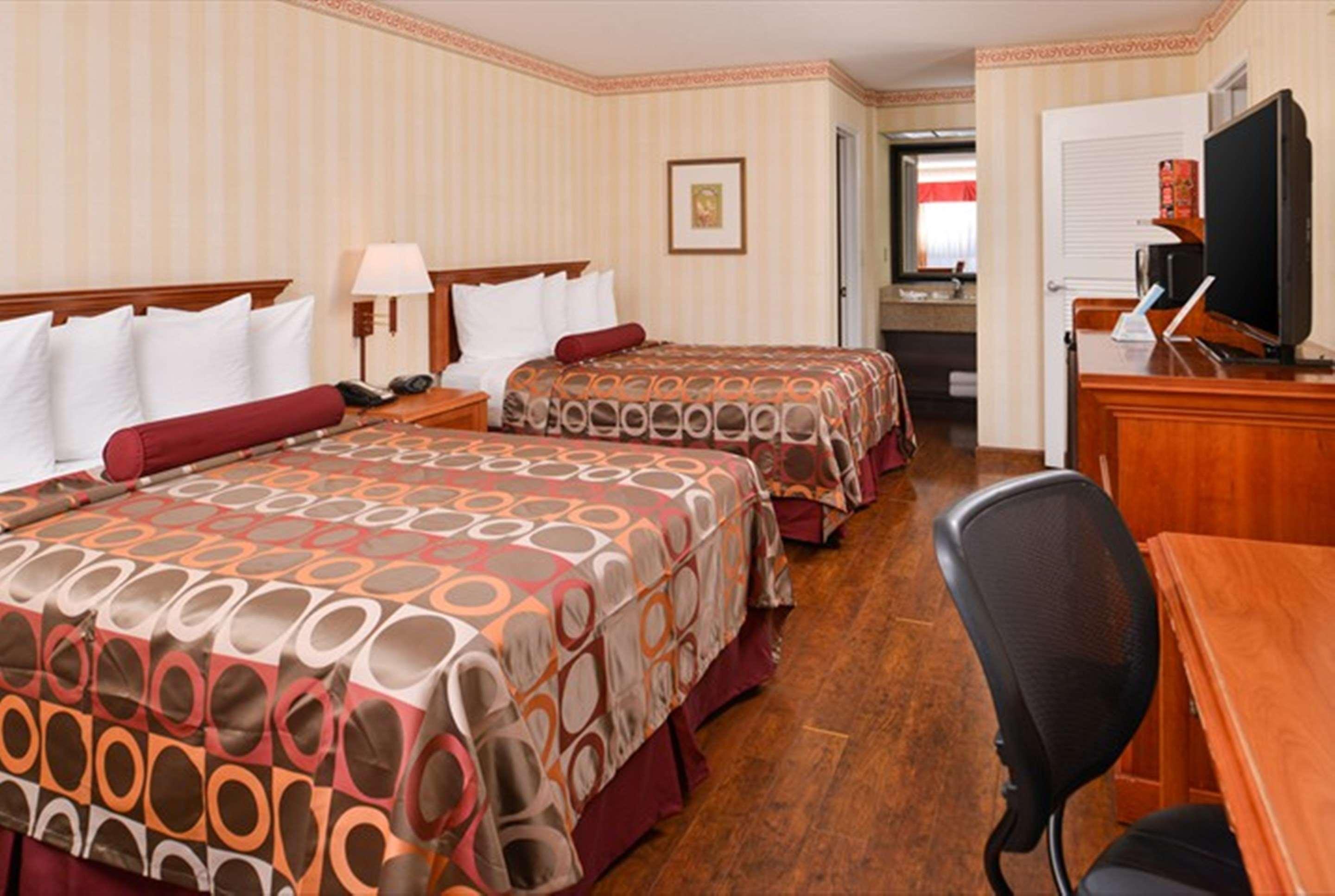 Best Western Plus Raffles Inn & Suites Anaheim Exterior foto