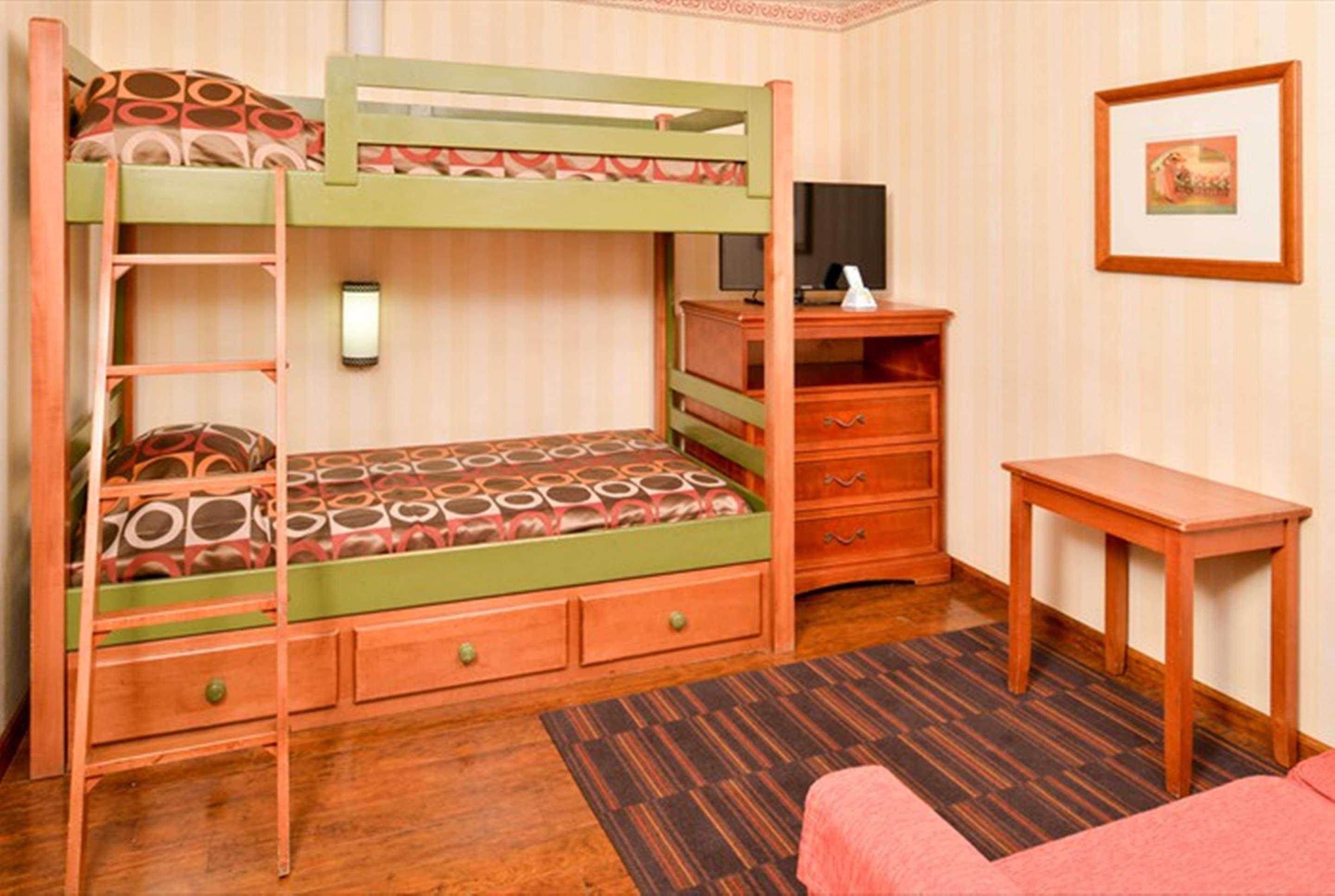 Best Western Plus Raffles Inn & Suites Anaheim Exterior foto