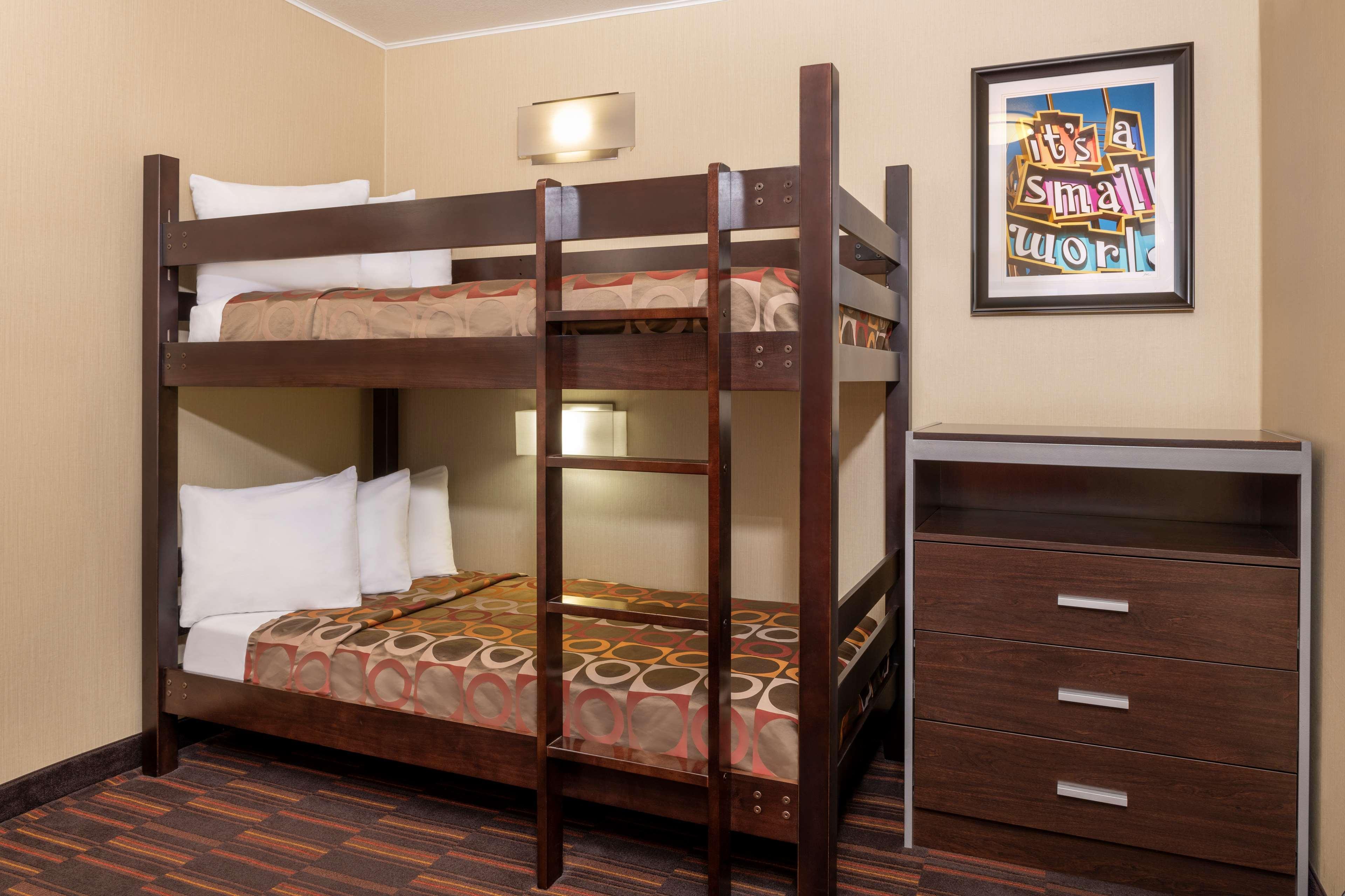 Best Western Plus Raffles Inn & Suites Anaheim Exterior foto