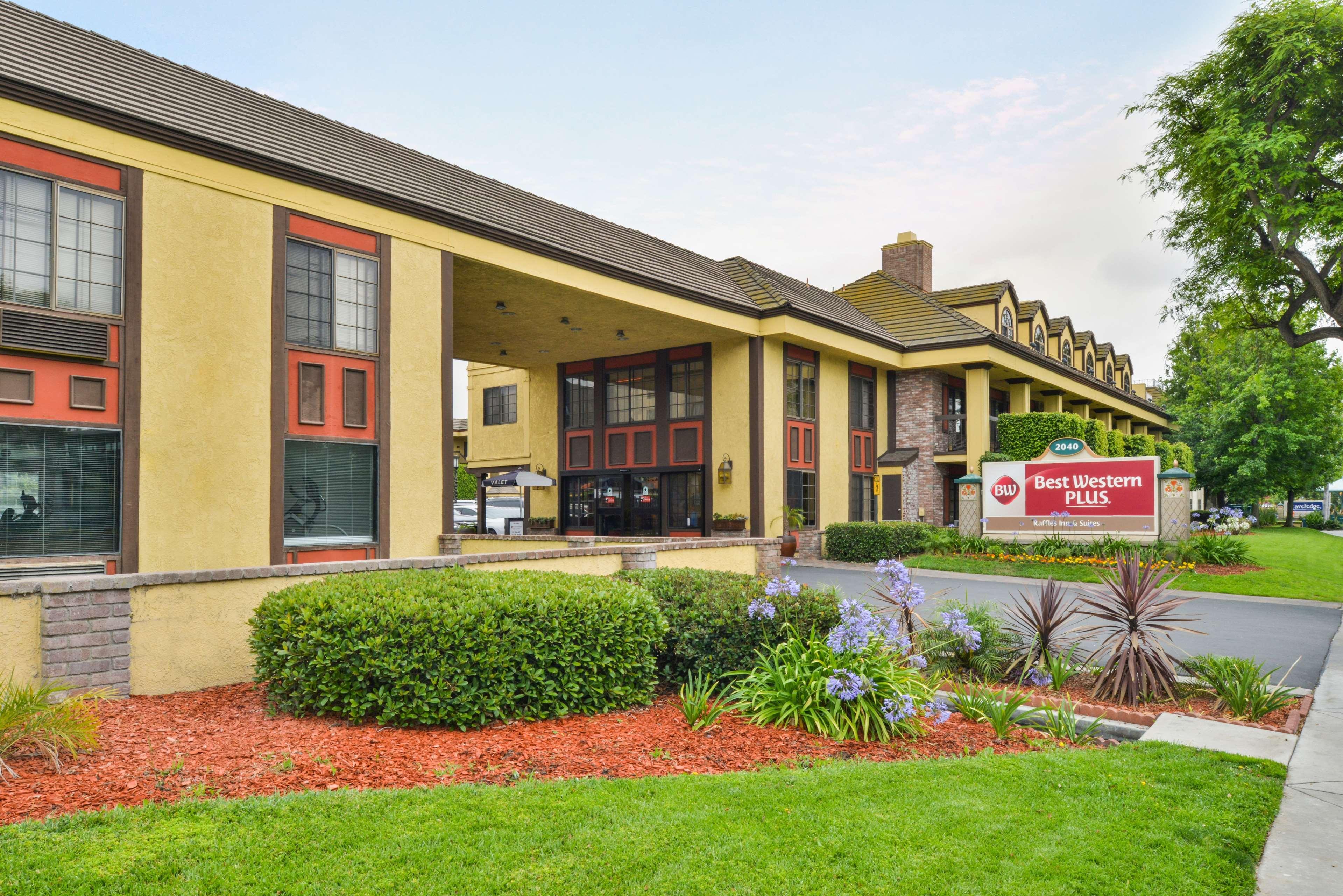 Best Western Plus Raffles Inn & Suites Anaheim Exterior foto