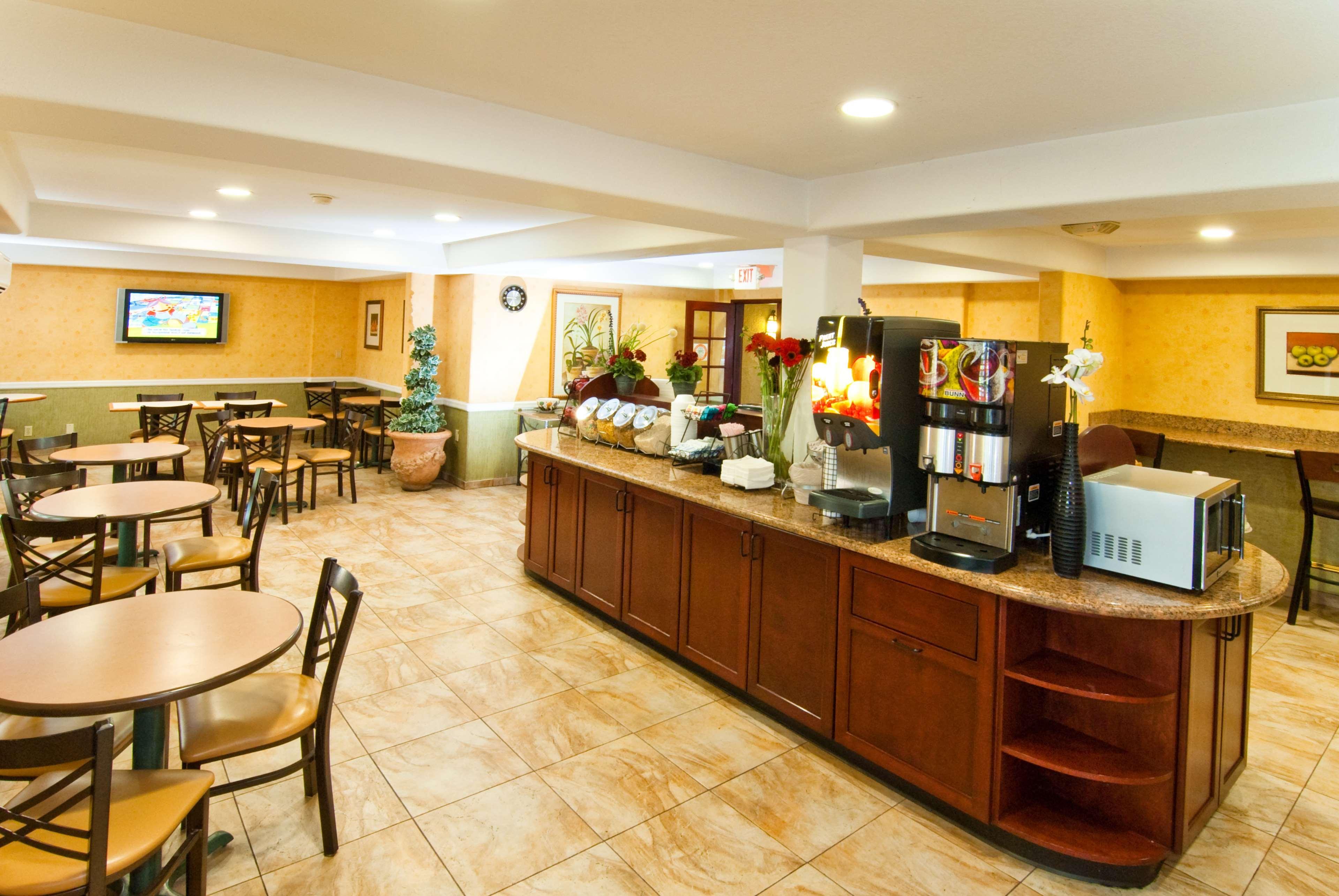 Best Western Plus Raffles Inn & Suites Anaheim Exterior foto