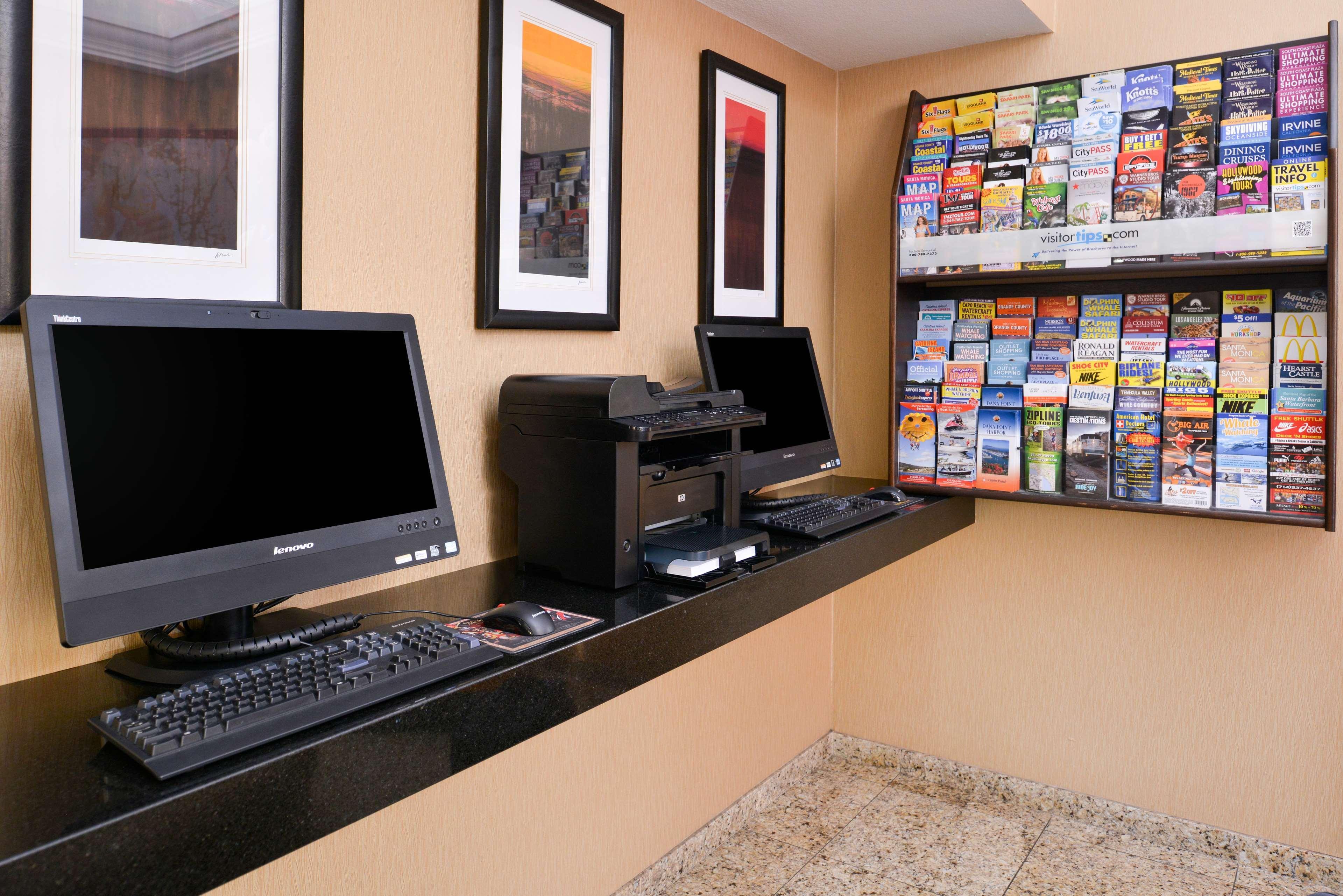 Best Western Plus Raffles Inn & Suites Anaheim Exterior foto