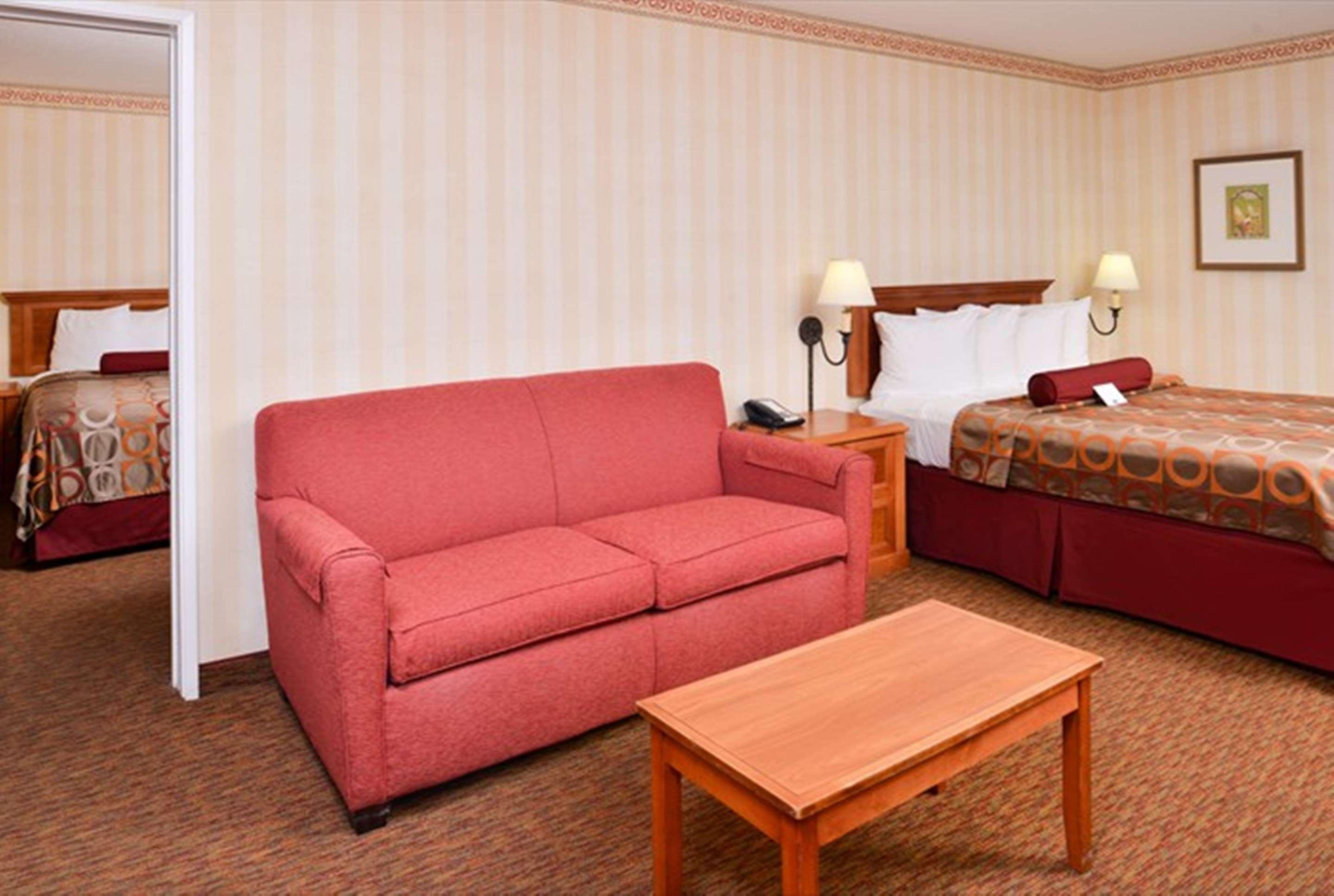 Best Western Plus Raffles Inn & Suites Anaheim Exterior foto