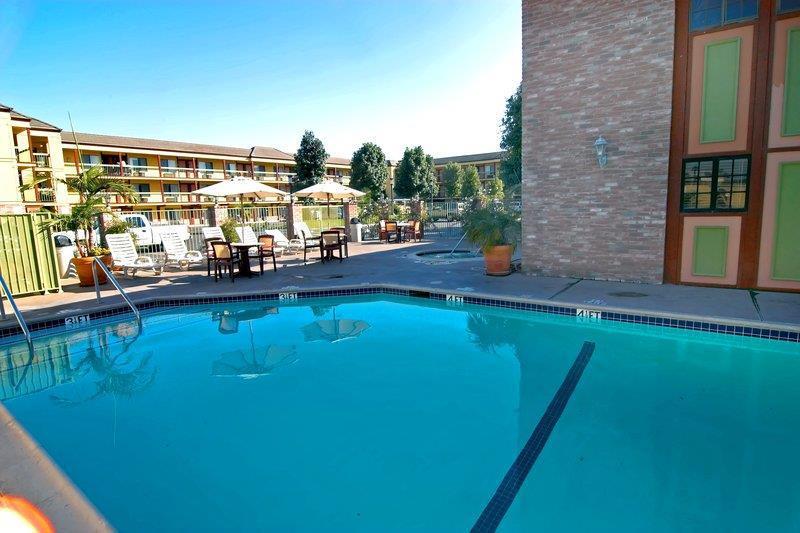 Best Western Plus Raffles Inn & Suites Anaheim Facilități foto