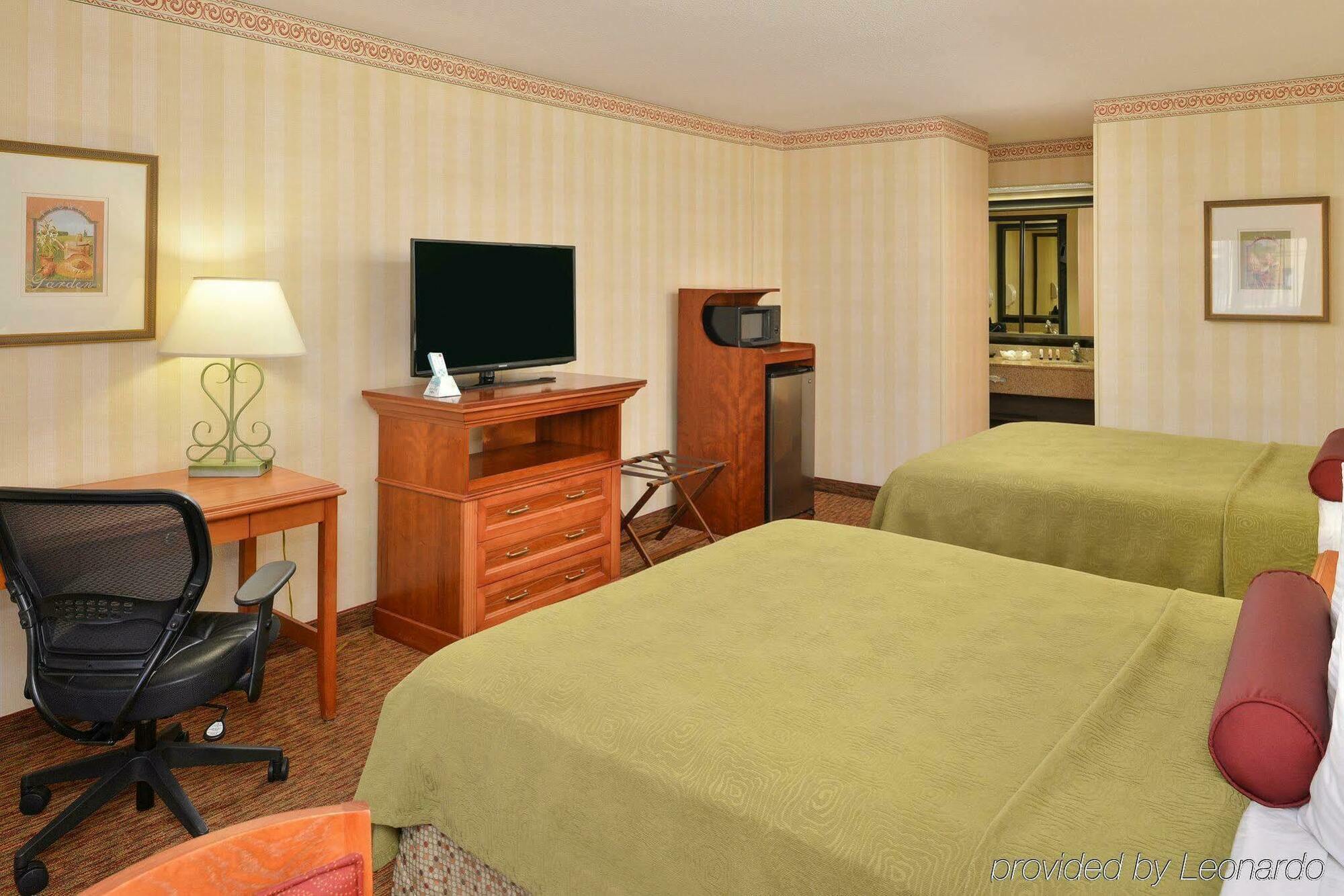 Best Western Plus Raffles Inn & Suites Anaheim Exterior foto