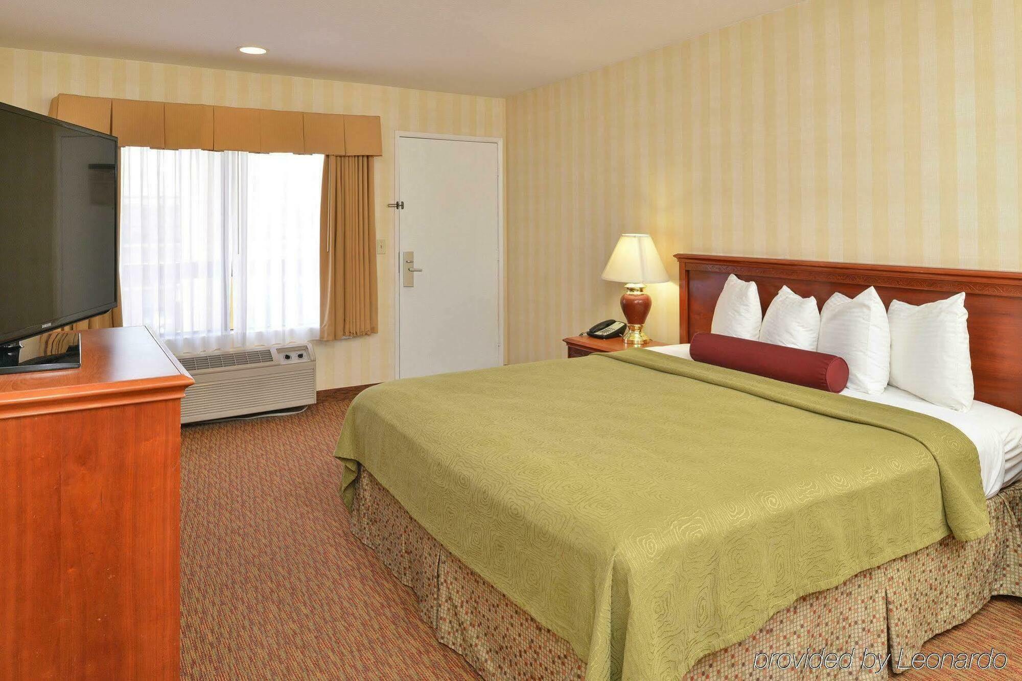 Best Western Plus Raffles Inn & Suites Anaheim Exterior foto