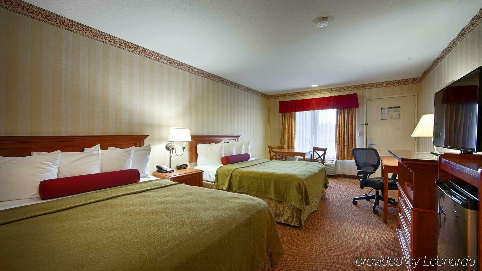 Best Western Plus Raffles Inn & Suites Anaheim Exterior foto