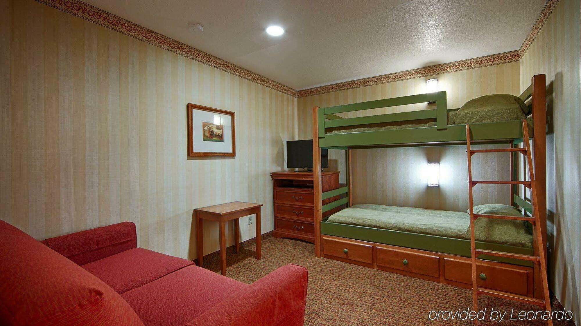 Best Western Plus Raffles Inn & Suites Anaheim Exterior foto