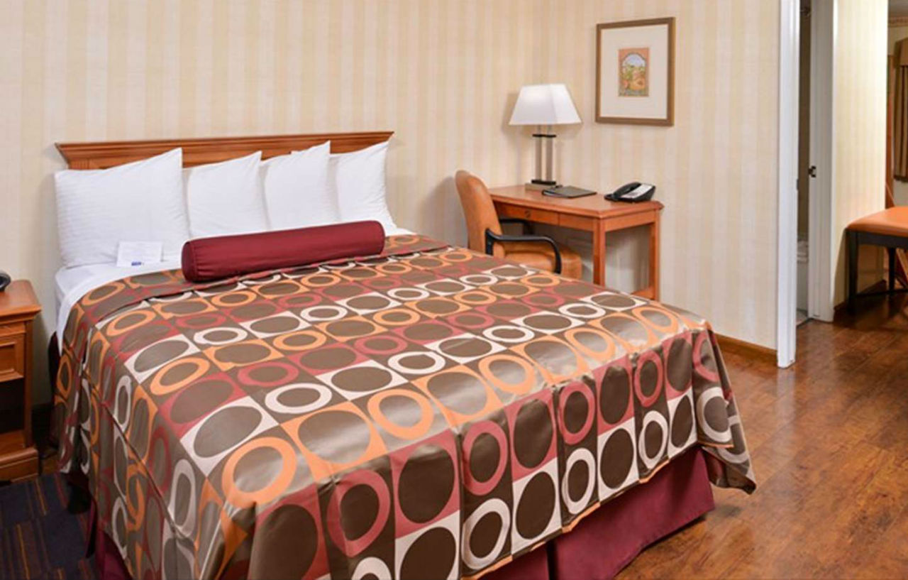 Best Western Plus Raffles Inn & Suites Anaheim Exterior foto